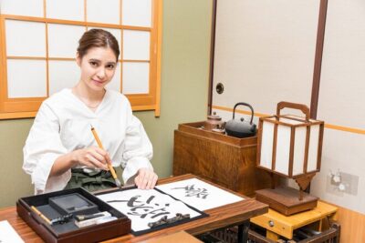 2 Hour Onsen Calligraphy Experience - Checking in at Yumoto: the easiest way to set yourself up
