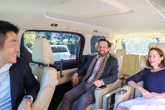 Airport transfer: Narita, Haneda (Tokyo), HND-NRT Airport shuttle - Meet-and-Greet That Starts Before You Leave the Gate