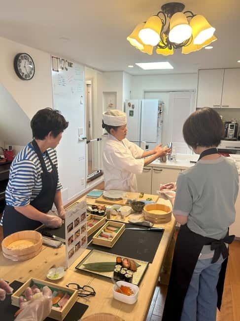 AKEMI's SUSHiKiTCHEN: A fun sushi cooking lesson in Tokyo - Rice first: the vinegar rice workshop that sets everything