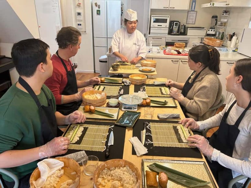 AKEMI's SUSHiKiTCHEN: A fun sushi cooking lesson in Tokyo - Meet Akemi and Dan, and get the sushi context