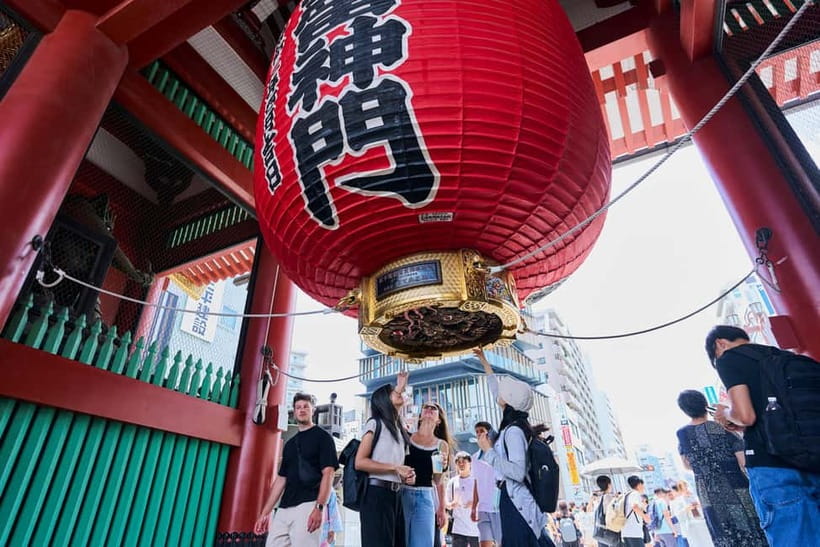 Asakusa: 2-Hour History Walking Tour & Local Food Tasting - Senso-ji Temple: Tokyo’s oldest temple, explained for real life
