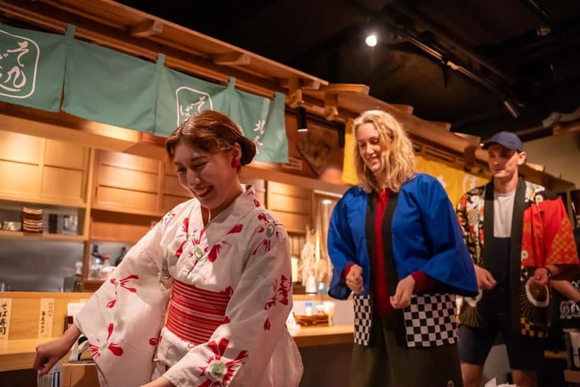 Bon Dance IZAKAYA in Shinjuku, Tokyo - Bon Odori timing: the 30-minute dance that changes the room