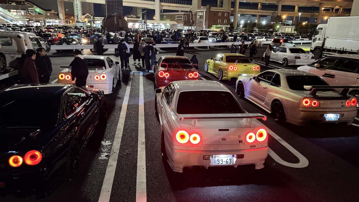 Daikoku & Tokyo JDM Night Tour in R34 or TopSecret R35 GT-R - Cruising with a larger R34 group: the fun comes from the rhythm