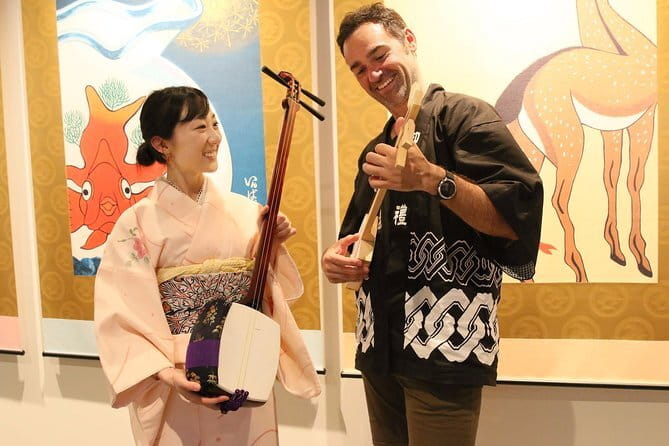 Easy for everyone! Now you can play handmade mini shamisen and show off to everyone! Musical instruments, sweets and live music - Turning build into music: reading the score and holding the notes