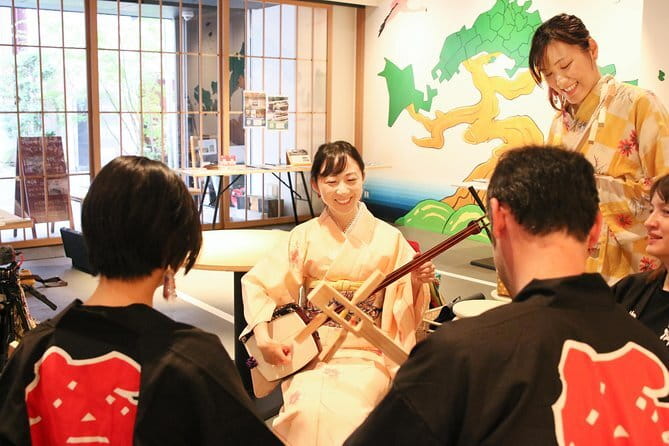 Easy for everyone! Now you can play handmade mini shamisen and show off to everyone! Musical instruments, sweets and live music - The 20-minute build: where the learning really starts
