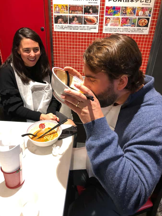 Eat/Drink like a LOCAL-Taverns & Ramen - How the guides make it work: Aki’s humor and the group flow