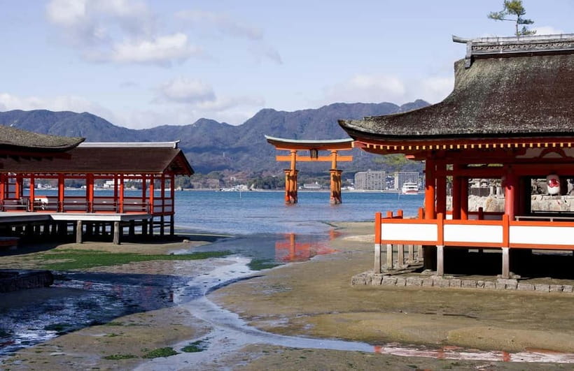 From Tokyo: Hiroshima and Miyajima Day Trip by Bullet Train - Hiroshima Peace Memorial Park: walking with meaning
