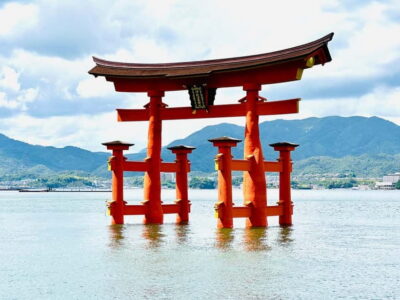 From Tokyo: Hiroshima and Miyajima Day Trip by Bullet Train - Strolling Miyajima: streets, deer, oysters, and momiji manju