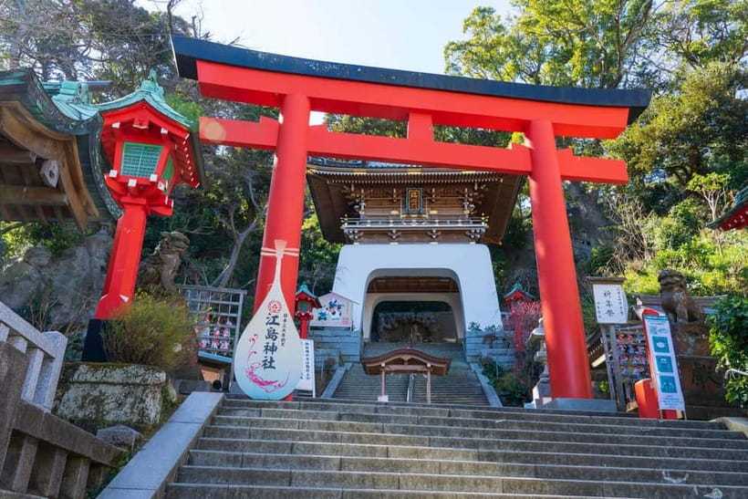 From Tokyo: Kamakura, Great Buddha, and Enoshima Bus Tour - Tsurugaoka Hachimangu: Samurai-Era Energy in a Quiet Garden Setting