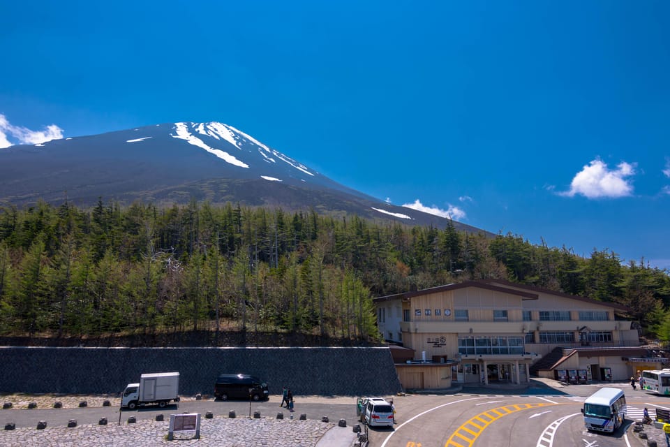 Fuji/Hakone Private Tour, English speaking guide, Photograph - Chureito Pagoda: Japan’s Fuji framing technique