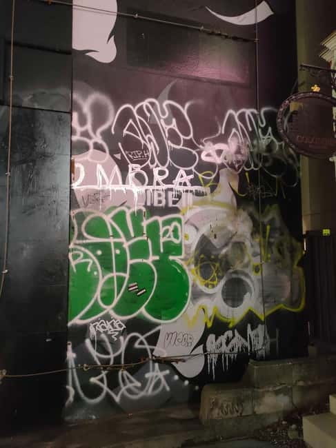 Graffiti in Tokyo Walking Tour: Shibuya and Harajuku - Meeting at Manhattan Records and the Route Rhythm You’ll Feel