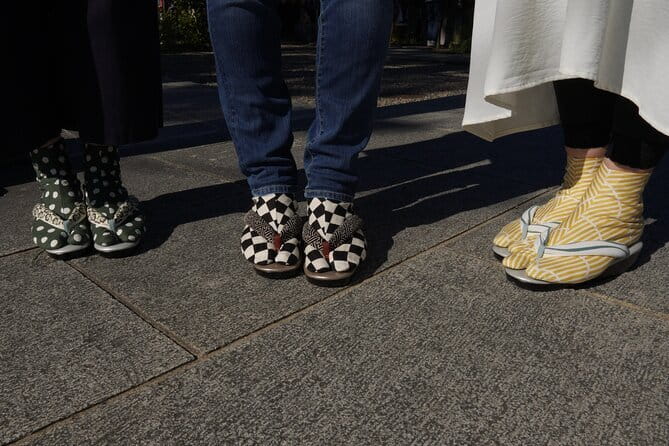 Gyoda Tabi Shoes Cultural Walking Tour - Your Tour Kit: wearing tabi socks and zori sandals
