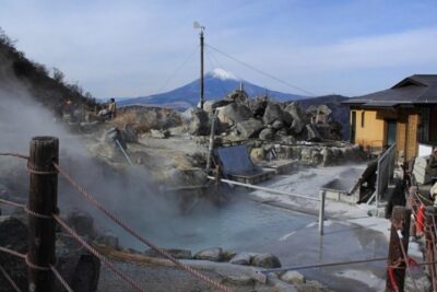 Hakone Full-Day Private Tour - Lake Ashi and the cruise moment: why this volcanic lake looks the way it does