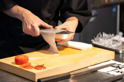 Japanese Knife Skills & Tuna Don/Sushi Workshop in Tokyo - Finding the Workshop: The Samurai Mural Meeting Point and Small-Group Focus