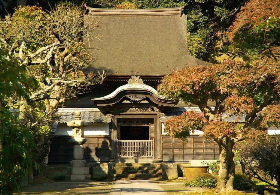 Kamakura: A Journey Through Medieval Japan - Tsurugaoka Hachimangu: Where Kamakura-Period Power Shows Up in Stone
