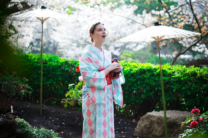 Kamakura Tour with Pro Photographer: Tsurugaoka Hachimangu shrine - Komachidori: A Quick, Useful Break for Snacks and Souvenirs