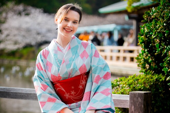 Kamakura Tour with Pro Photographer: Tsurugaoka Hachimangu shrine - What You Get After: 30+ Edited Portraits in a Digital Gallery