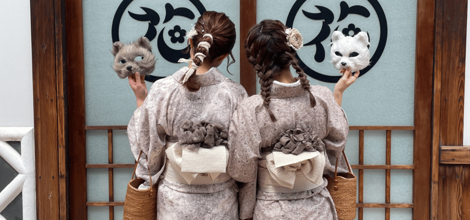 Kanagawa: Kimono Rental in Kamakura Provided by RikaWafuku - Getting matching sandals and leaving ready to walk