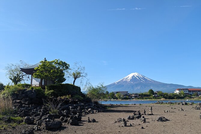 Lake Kawaguchi : Private Half Day Customized Tour w/ local guide - Stop 2: Oshino Hakkai and its spring-water scenes