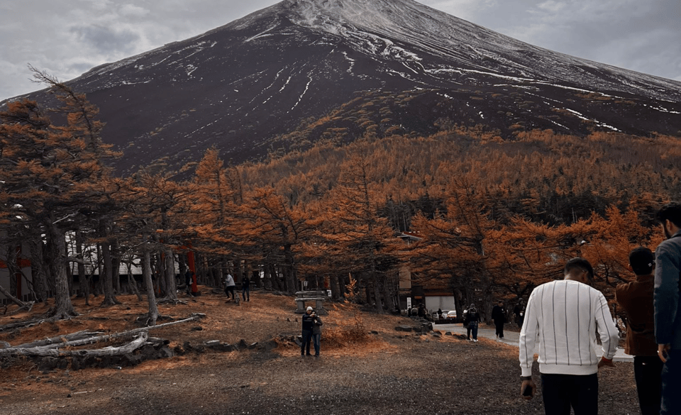 Mount Fuji Sightseeing tour with English speaking guide - Arakura Fuji Sengen Shrine and other Fuji-area stops: how the day gains meaning
