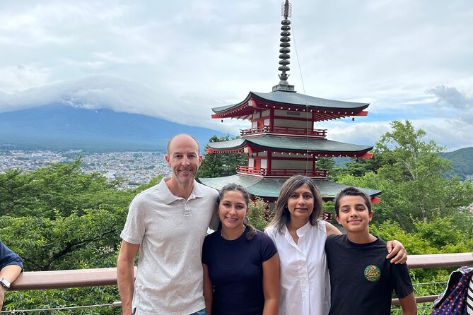 Mt. Fuji Five Lakes Tour with Guide & Vehicle (Kawaguchiko Dep) - Chureito Pagoda at Arakurayama Sengen Shrine: the photo stop