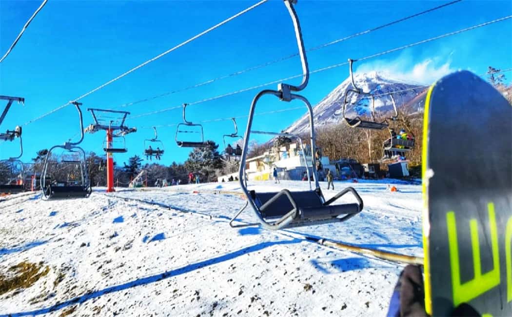 Mt. Fuji Skiing Experience- YETI Ski Resort & Onsen Day Trip - Mt. Fuji and Suruga Bay views from the upper runs