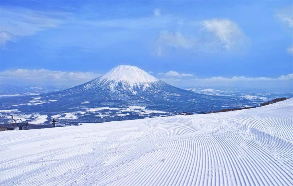 Mt. Fuji Skiing Experience- YETI Ski Resort & Onsen Day Trip - Meeting at JR Tokyo Station and the bus ride up to 1,400 meters