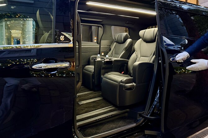 Narita Airport Private Transfer To Tokyo City - Meeting your driver: flight info, an airport guide, and sign-in the wild