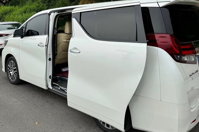 Narita Airport(NRT): Private Transfer to Tokyo/Yokohama 1-9pax - Flight Tracking and Waiting Windows That Save Your Day