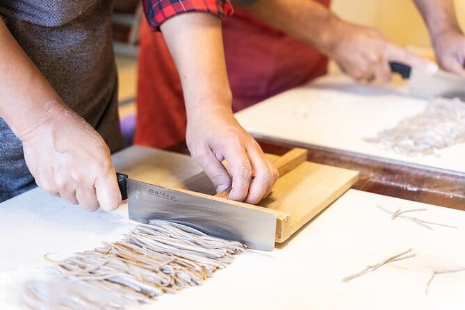 Sushi Cooking Class at Sushi Factory -KIWAMI- Mt.Fuji - Group size, attention, and why that matters for your hands