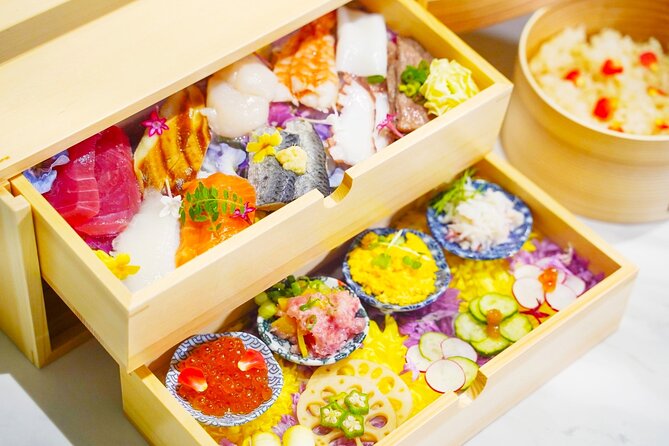 Sushi Making Experience in Shinjuku【Temari】 - Eating your mini sushi balls and pairing it with your drink