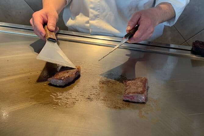 The Premium A5 Wagyu Tour in Shinjuku – With Free-Flow Drinks - Meeting at UNIQLO Shinjuku West and what to bring