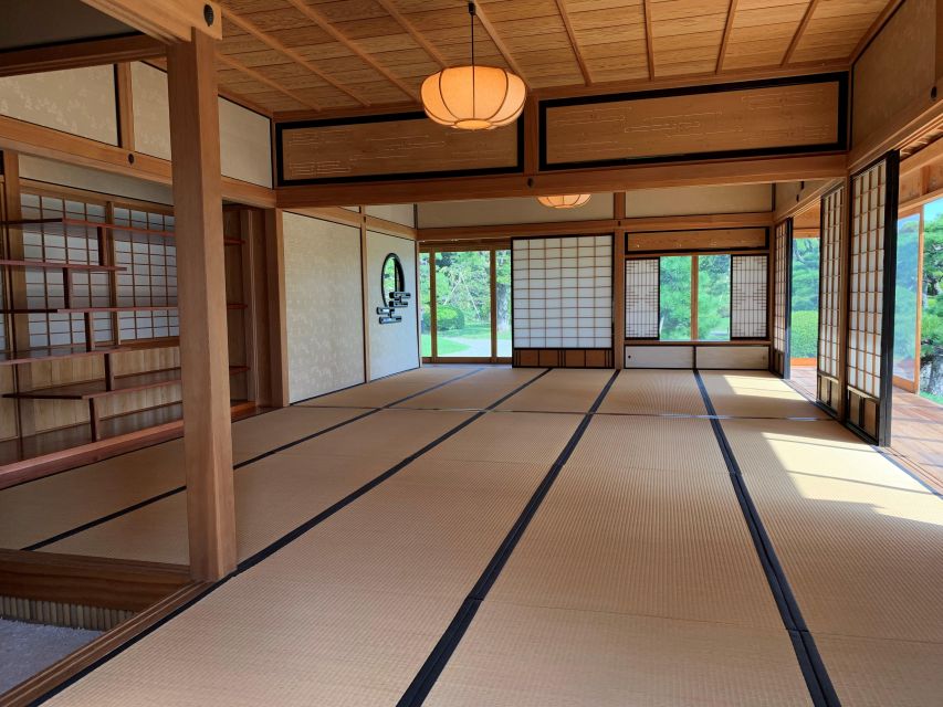 Tokyo: 1-Day Tokyo Private Tailor-made Tour - Imperial Palace area and Ginza: shift from tradition to shopping glow