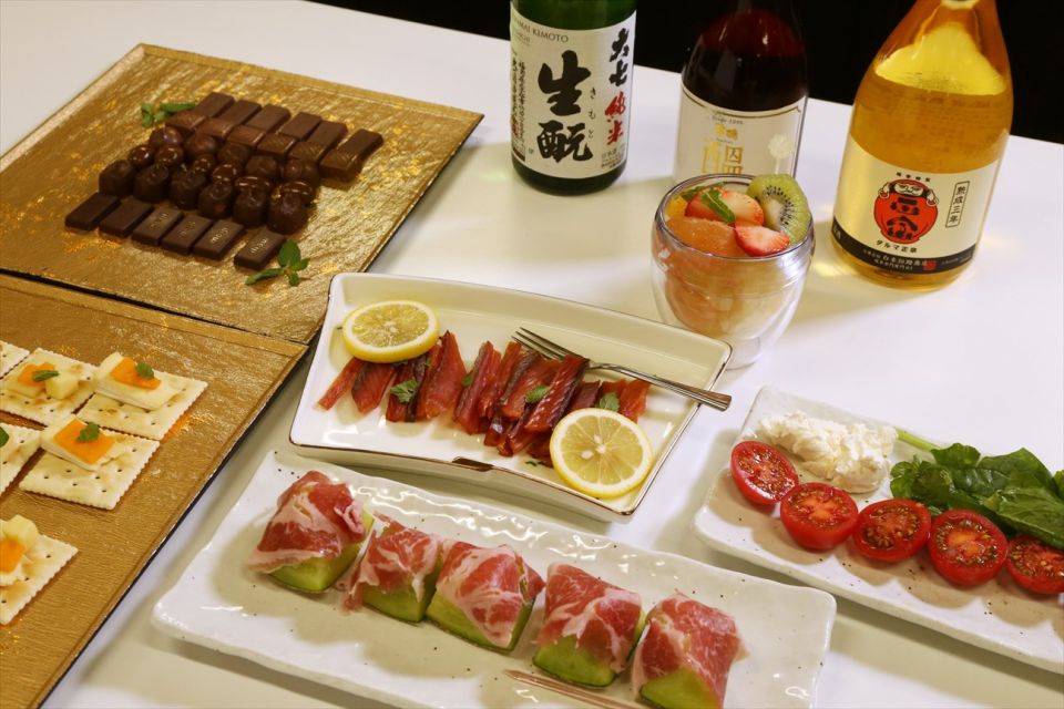 Tokyo: 7 Kinds of Sake Tasting with Japanese Food Pairings - The multi-course meal: Japanese and Western pairings
