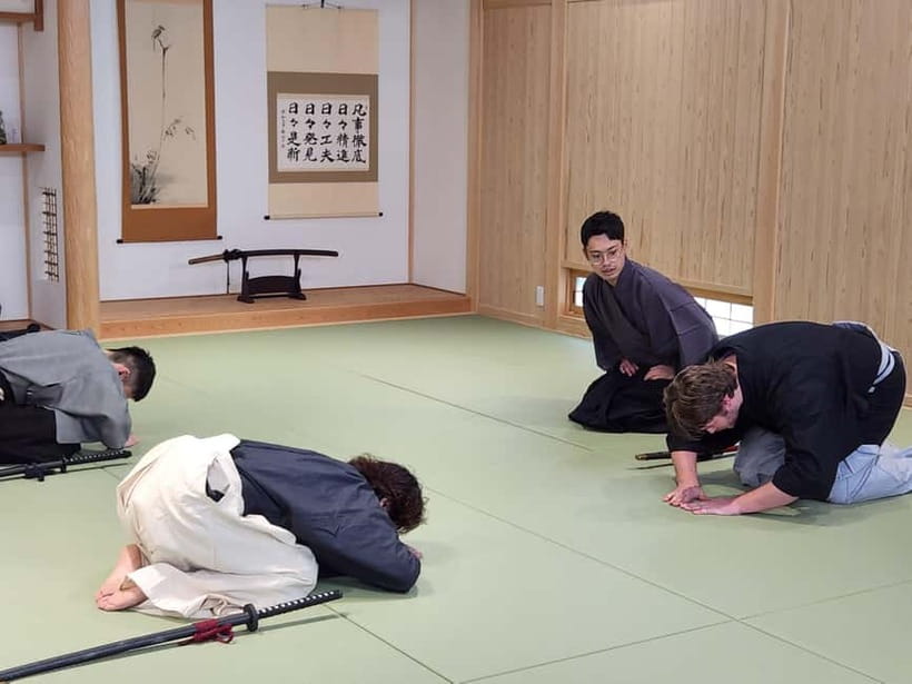 Tokyo Asakusa : Samurai School, Become a Samurai Warrior - Bow, Draw, Strike: The Basics That Make Swordplay Look Real