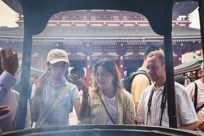 Tokyo: Asakusa Temple & Shrine Walking Tour with Local Guide - Kaminarimon (Thunder Gate): the 700kg lantern story that makes it click