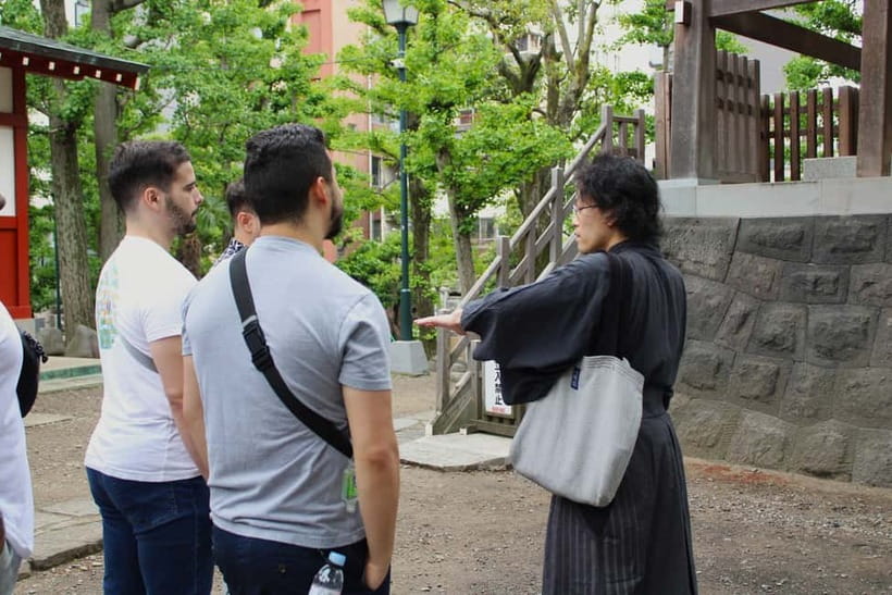 Tokyo: Asakusa Walking Tour with Japanese Comedian - Sensō-ji and the Hon-dō finish: meaning plus the practical payoff