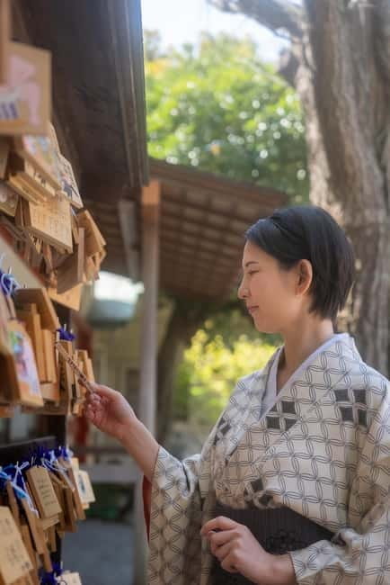 Tokyo: Buddhism and Shinto Temple Tour with a Real Local - Meet Manami Watanabe and her PhD approach to religion
