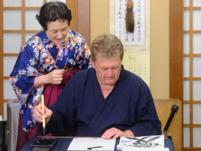 Tokyo: Calligraphy Experience with yukata or Samue - Getting set up: where you meet and what to wear