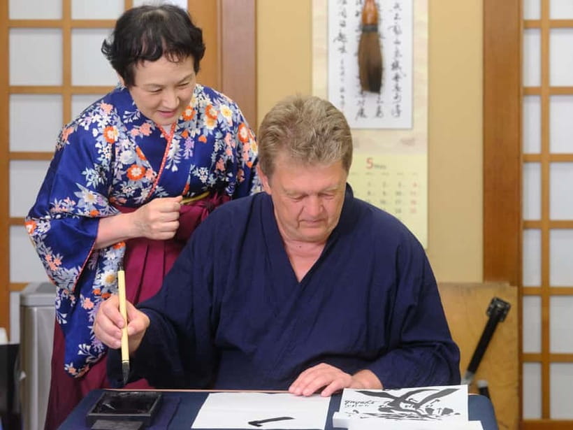 Tokyo: Calligraphy Experience with yukata or Samue - Getting set up: where you meet and what to wear