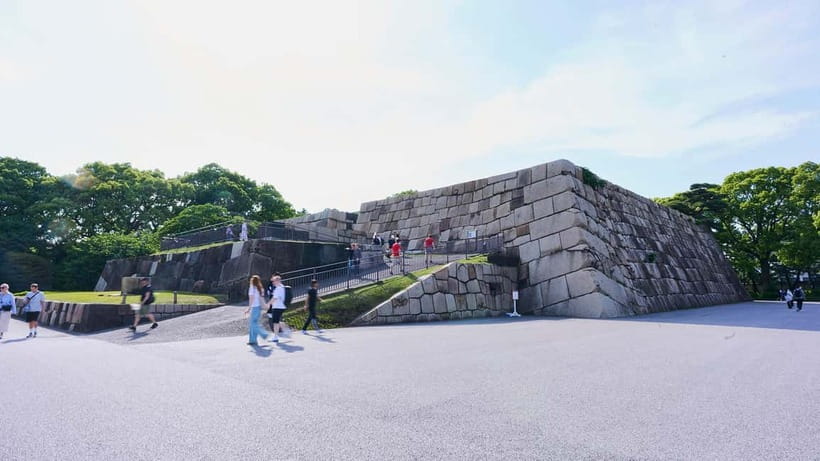 Tokyo Castle & Imperial PalaceーShogun Walking Tour - Tokyo Imperial Palace: Security Check and the 2,600-Year Context