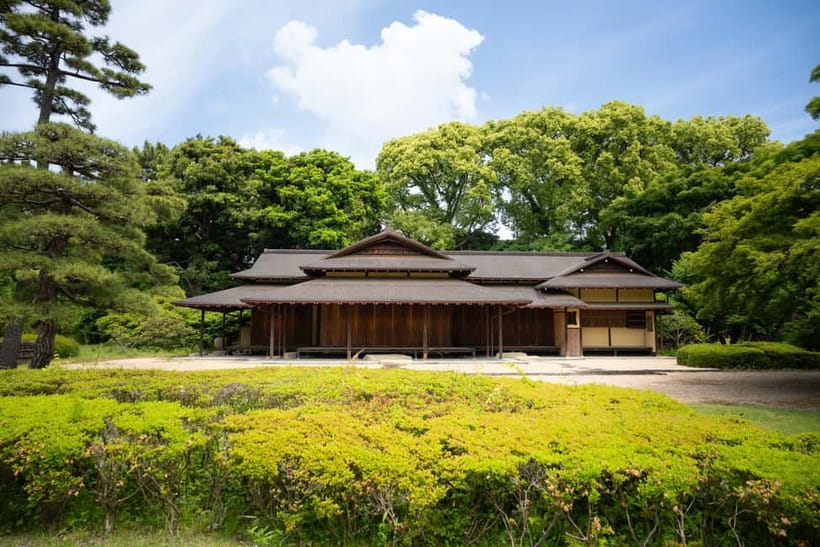 Tokyo Castle & Imperial PalaceーShogun Walking Tour - Ninomaru Garden: The Garden Moment That Changes the Mood