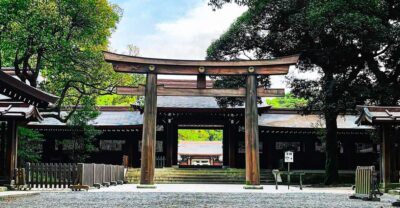 Tokyo: City Tour B - Starting at Yoyogi Park: Meiji Shrine first, before the crowds hit you