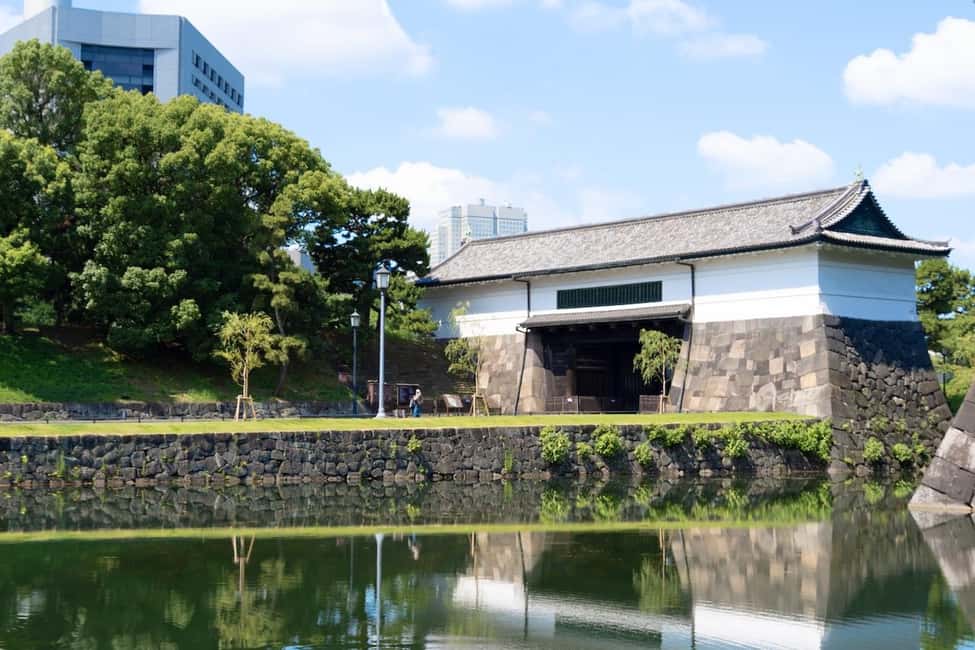 Tokyo: Edo Castle and Imperial Palace Guided Walking Tour - Kikyo-mon Gate, Sakurada Tatsumi Yagura, and Defensive Thinking
