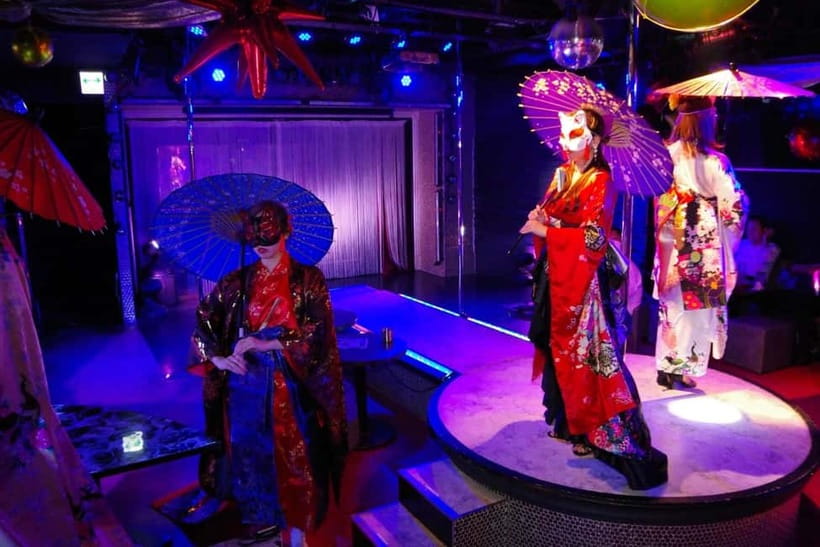 Tokyo: Entertaiment bar NEST - The 7-Hour Evening Flow: How the Night Likely Plays Out