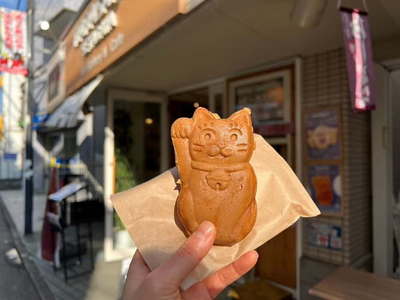 Tokyo: Gotokuji Culture Walk & Lucky Cat Temple Experience - Entering Gotokuji: When the Cats Hit You First