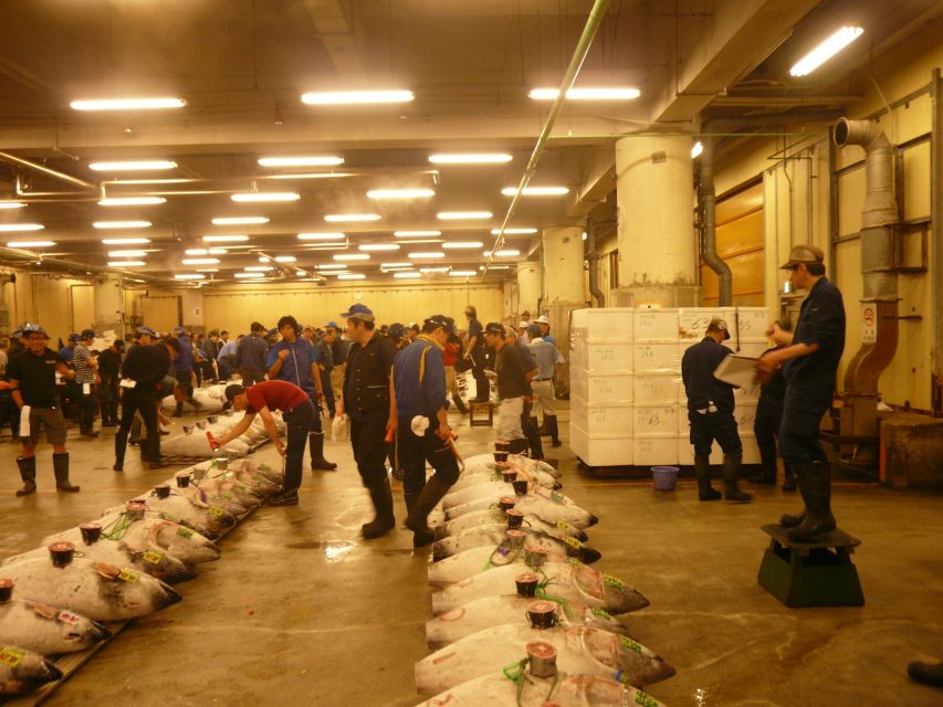 Tokyo: Guided Walking Tour of Tsukiji Market with Lunch - Nine tastings for lunch: what you’ll actually eat and why it works