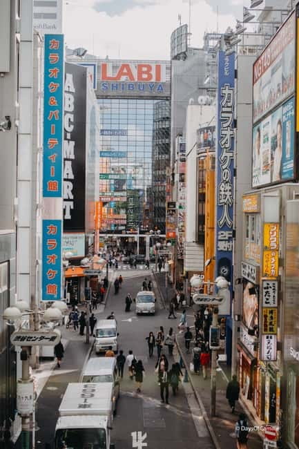 Tokyo, half day : private tour with an expert ! - Shibuya Crossing: Getting Video and Not Getting Stuck