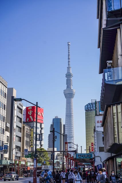 Tokyo: Hidden Gems Guided Bike Tour with Lunch - Kaminarimon Gate and Sensō-ji: seeing a classic without getting stuck