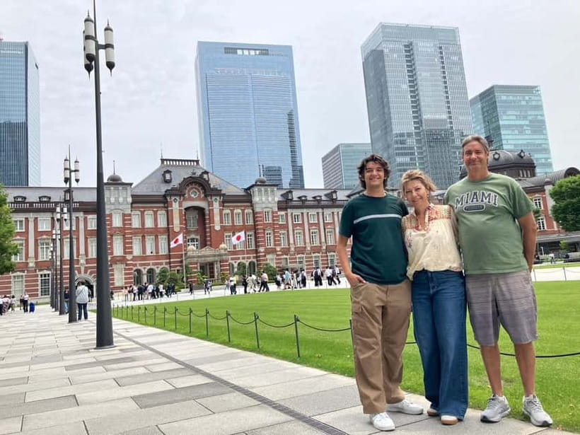 Tokyo: Imperial Palace East Gardens and Tokyo Station Tour - Ninomaru Garden and the small details you’ll actually remember